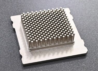 Disipador de calor con aletas cuadradas y pasadores forjado en frío de 70W