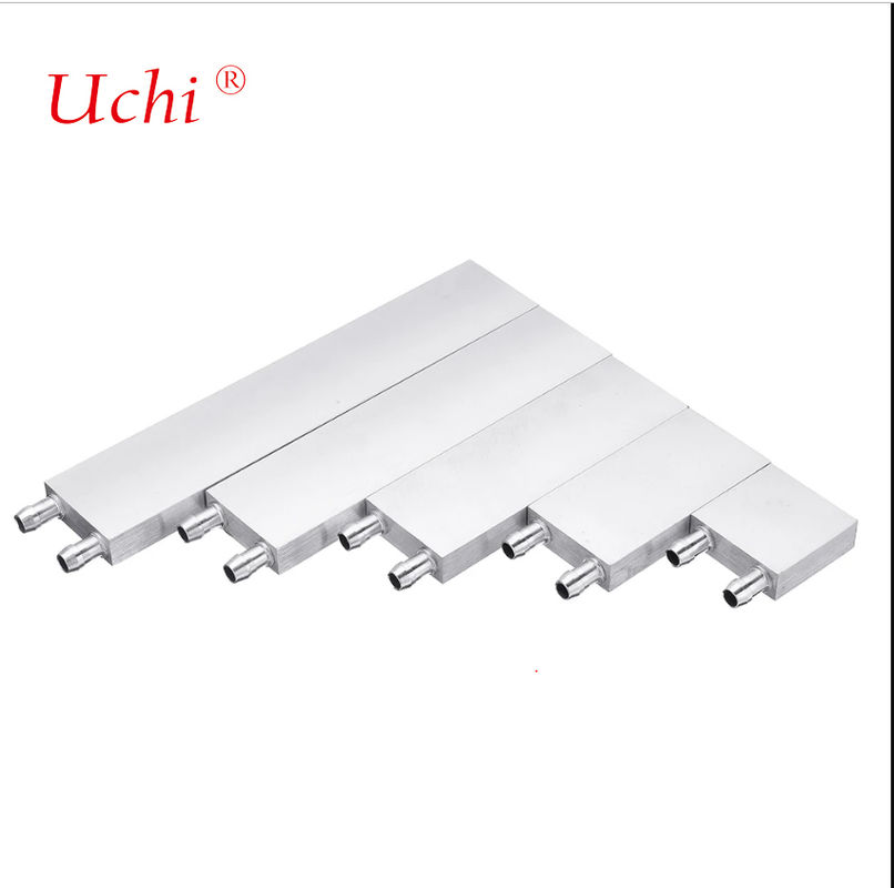 Un sistema de radiador de enfriador de agua líquida con una cabeza de absorción de calor de plata